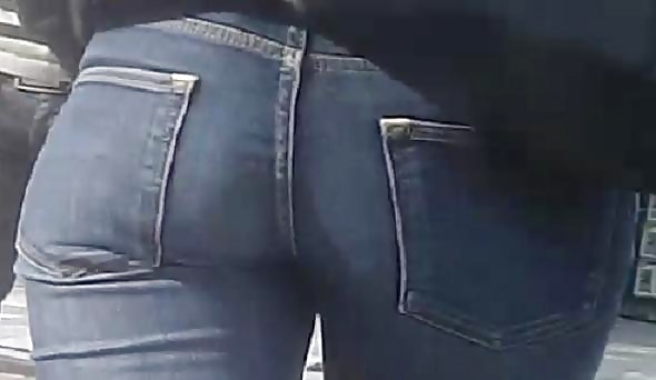 Sexy Japanese Booty in Tight Jeans !! #32178280