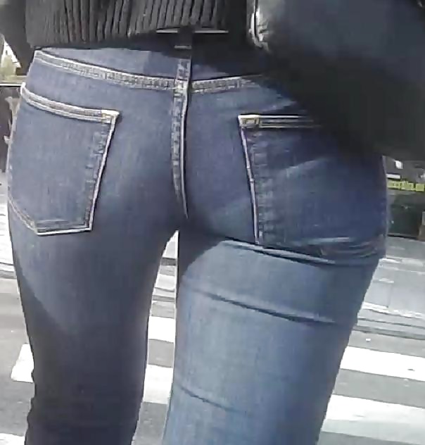 Sexy Japanese Booty in Tight Jeans !! #32178281