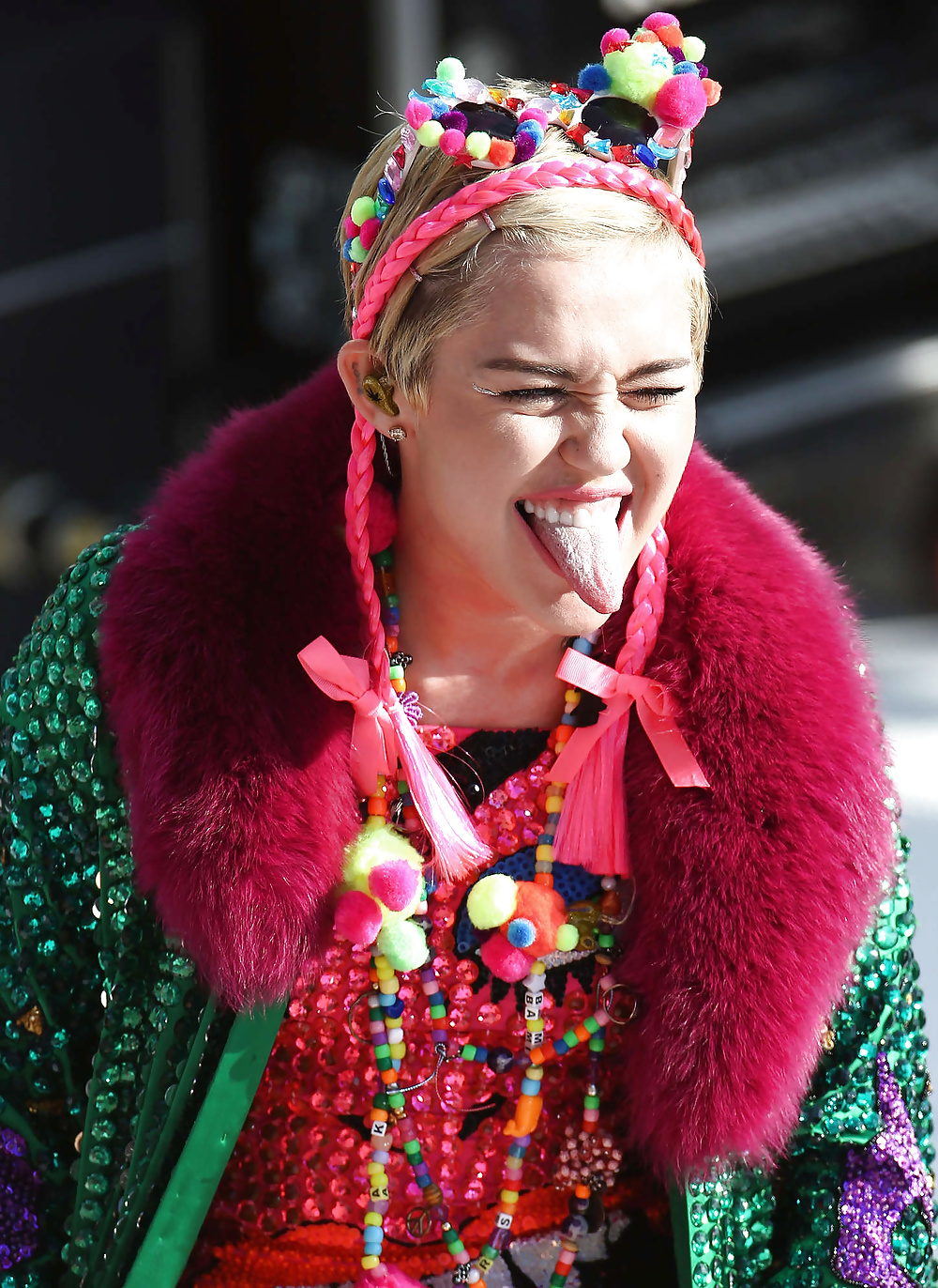 Miley Cyrus - Dreckige Schlampe Für Einen Guten Fick #32141697