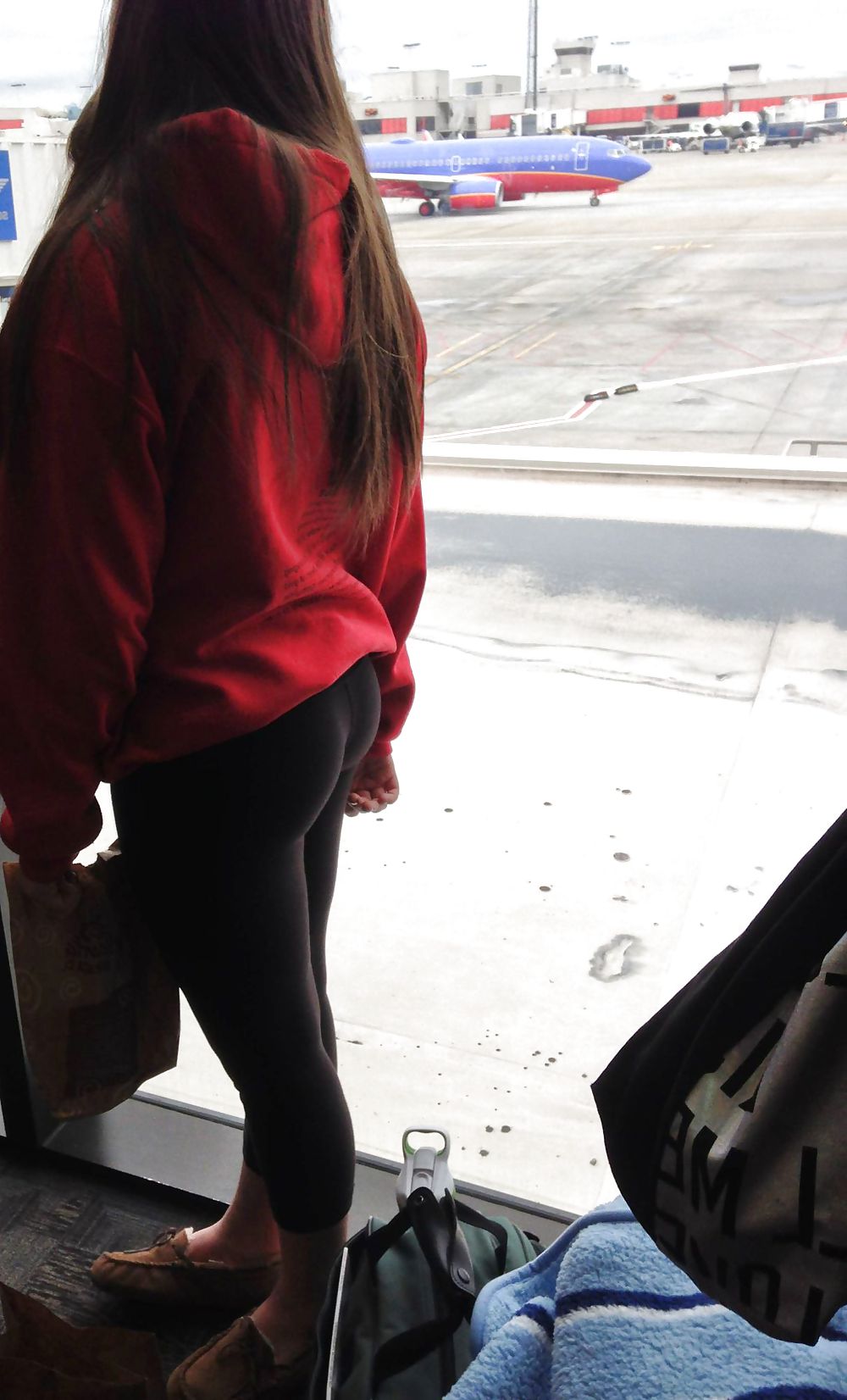 Mädchen Am Flughafen #23951030