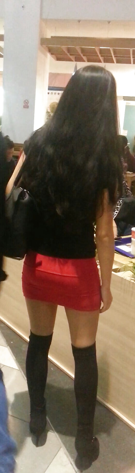 jeunes Sexy Espion Mini-jupe En Centre Commercial Romanian #39540235