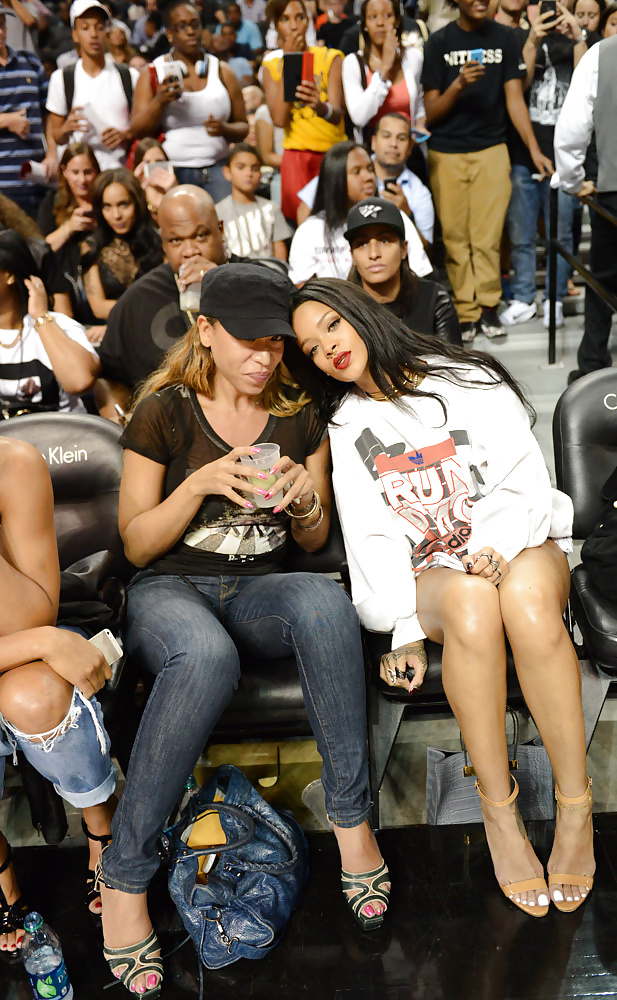 Rihanna #39795140