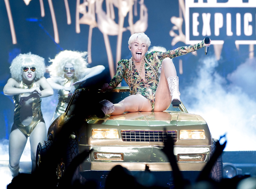 ¡¡¡Miley cyrus jodidamente caliente !!!
 #35443033