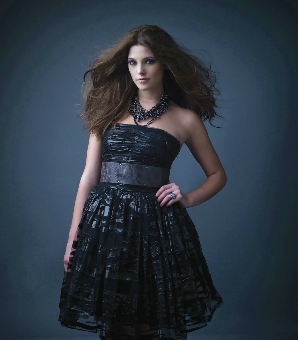 Ashley Greene #23323497