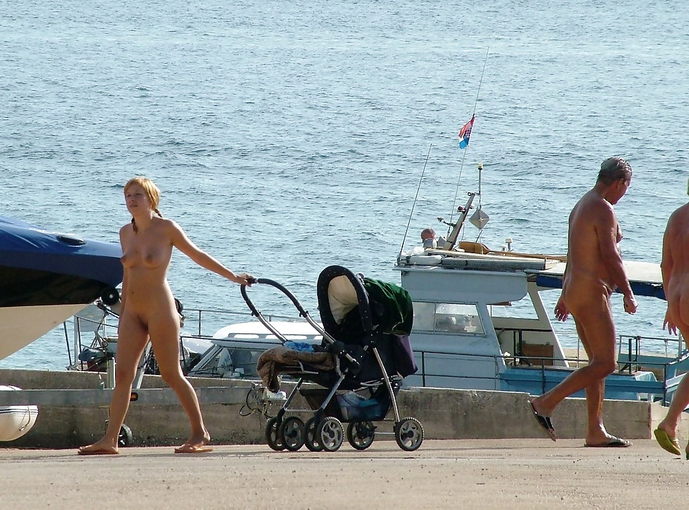 Public display 176 #34243073