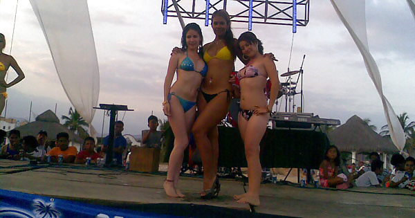 Chicas de Acapulco
 #37191758