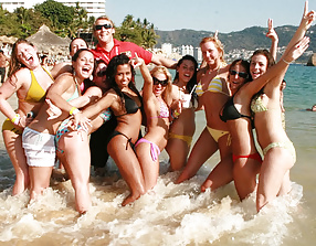 Chicas de Acapulco
 #37191764