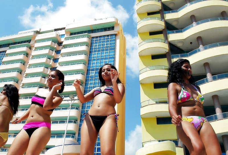 Chicas de Acapulco
 #37191804