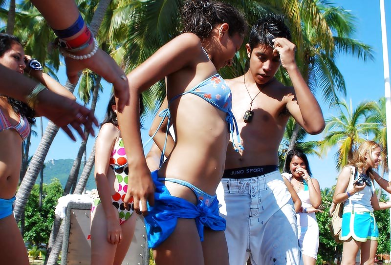 Chicas de Acapulco
 #37191828