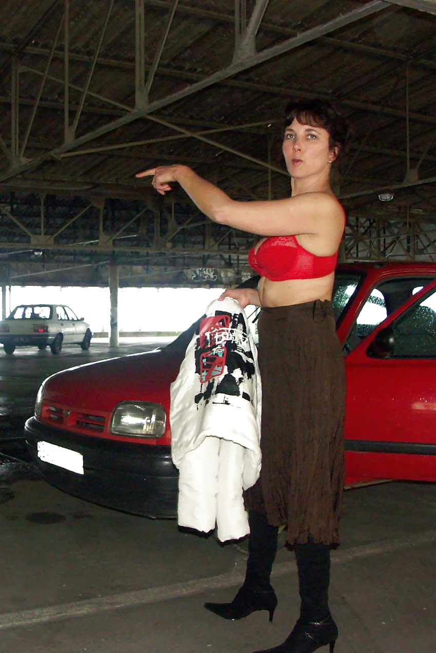 Französisch Nadine Auf Einem Parkplatz Zu Blinken 2005 #25088315