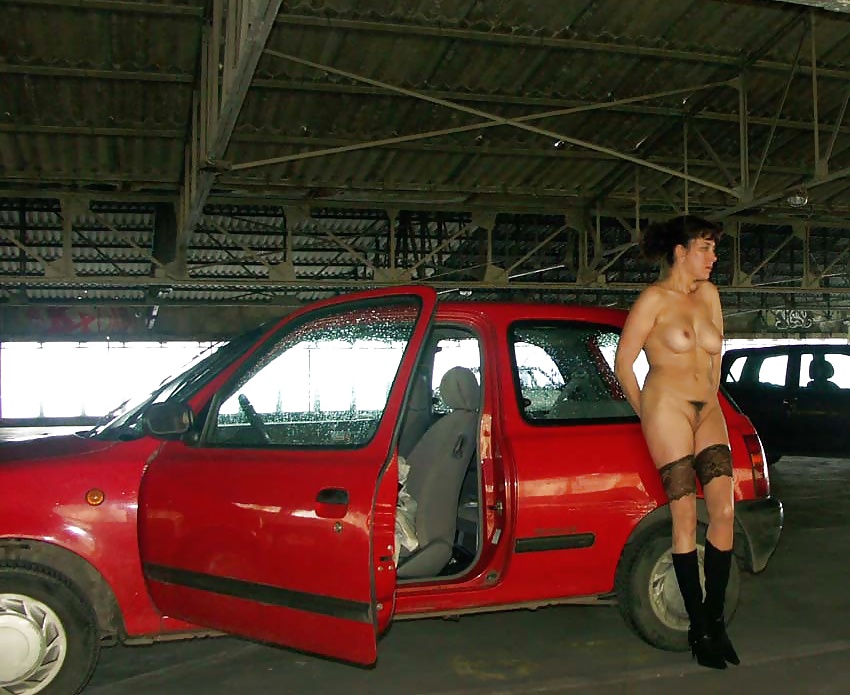 Französisch Nadine Auf Einem Parkplatz Zu Blinken 2005 #25088393