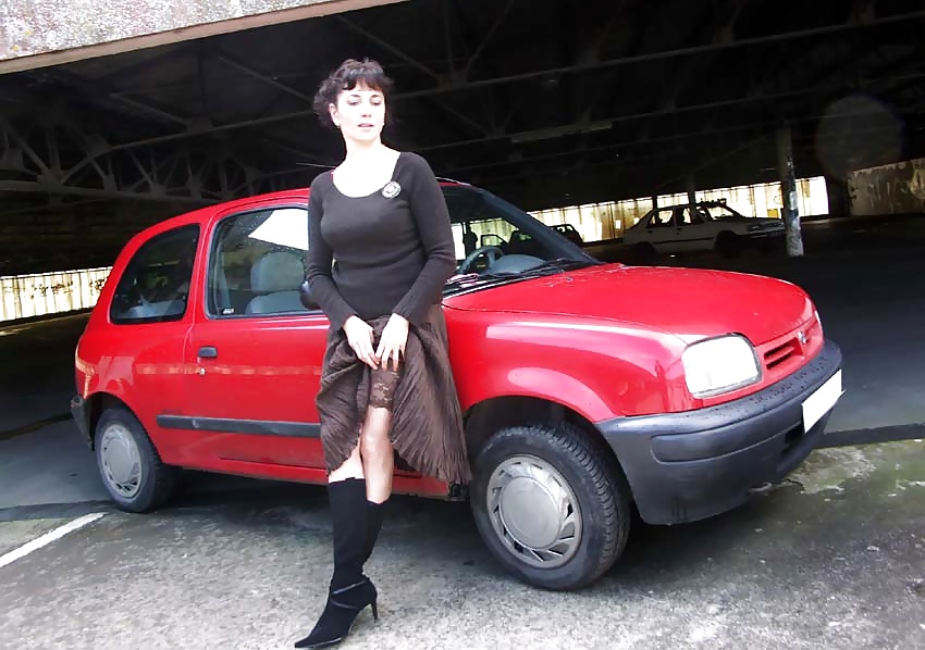 駐車場でフラッシュするフランス人ナディーン 2005年
 #25088620