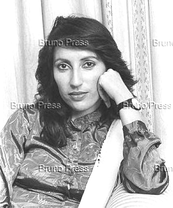 Vamos a masturbarnos sobre ... benazir bhutto (pakistani pm)
 #35645095
