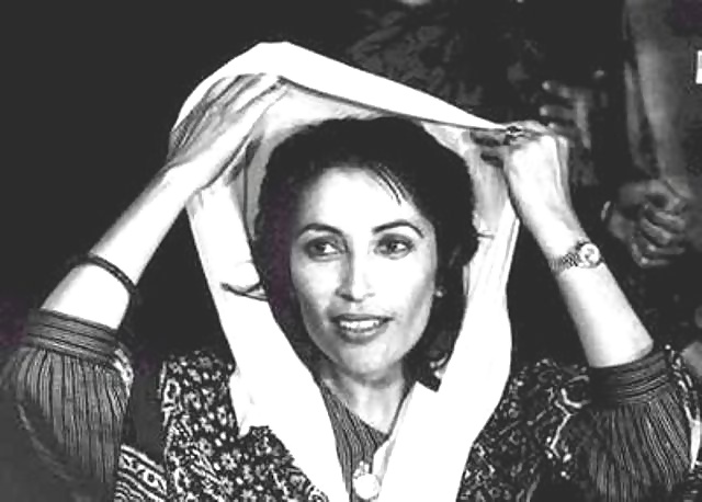 Vamos a masturbarnos sobre ... benazir bhutto (pakistani pm)
 #35645105