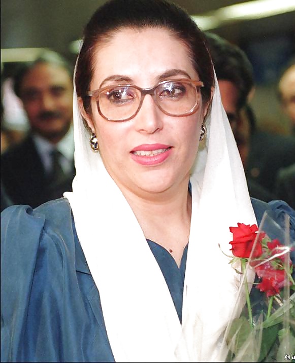 Vamos a masturbarnos sobre ... benazir bhutto (pakistani pm)
 #35645116