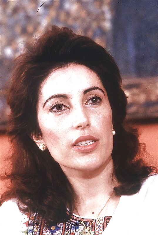 Vamos a masturbarnos sobre ... benazir bhutto (pakistani pm)
 #35645120