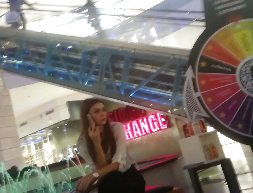 Espía en el centro comercial sexy teens rumano
 #31658935