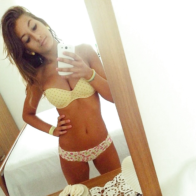 Kiara P. Jeune Plantureuse Italienne Sexy Bikini jeune #31392492