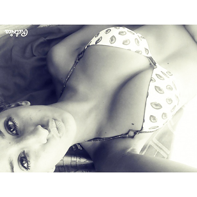 Kiara P. Jeune Plantureuse Italienne Sexy Bikini jeune #31392498