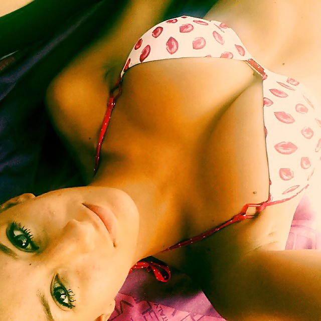 Kiara P. Jeune Plantureuse Italienne Sexy Bikini jeune #31392503