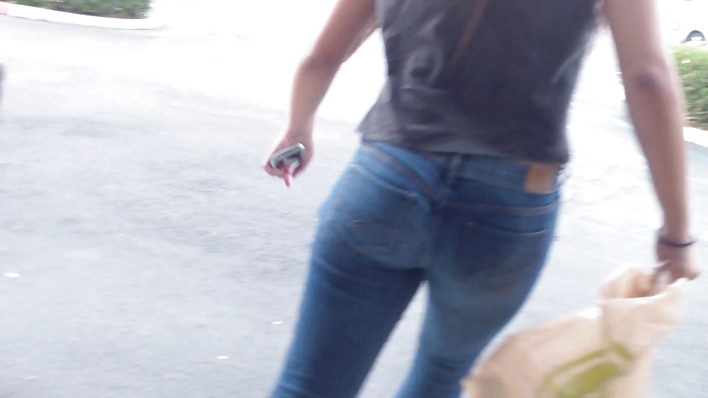 Teen girls butts & ass in public hidden cam  #36586206