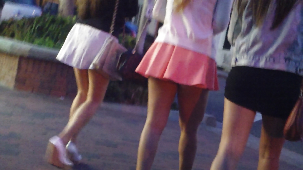 Teen girls butts & ass in public hidden cam  #36586464