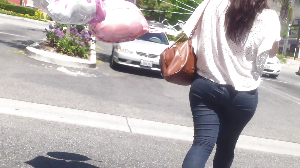 Teen girls butts & ass in public hidden cam  #36586509