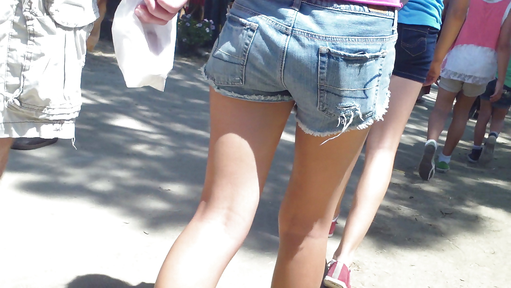 Teen girls butts & ass in public hidden cam  #36586589