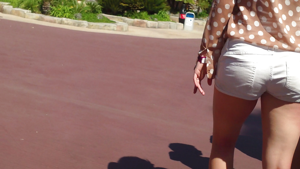 Teen girls butts & ass in public hidden cam  #36586813