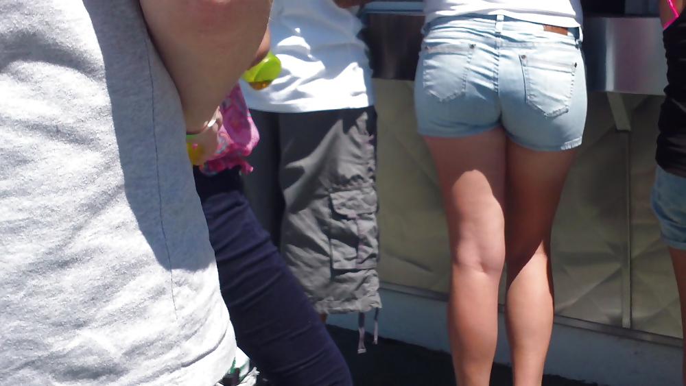 Teen girls butts & ass in public hidden cam  #36586897