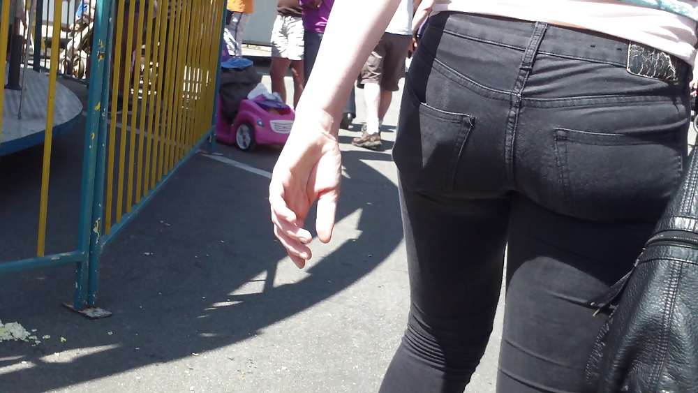 Teen girls butts & ass in public hidden cam  #36587169