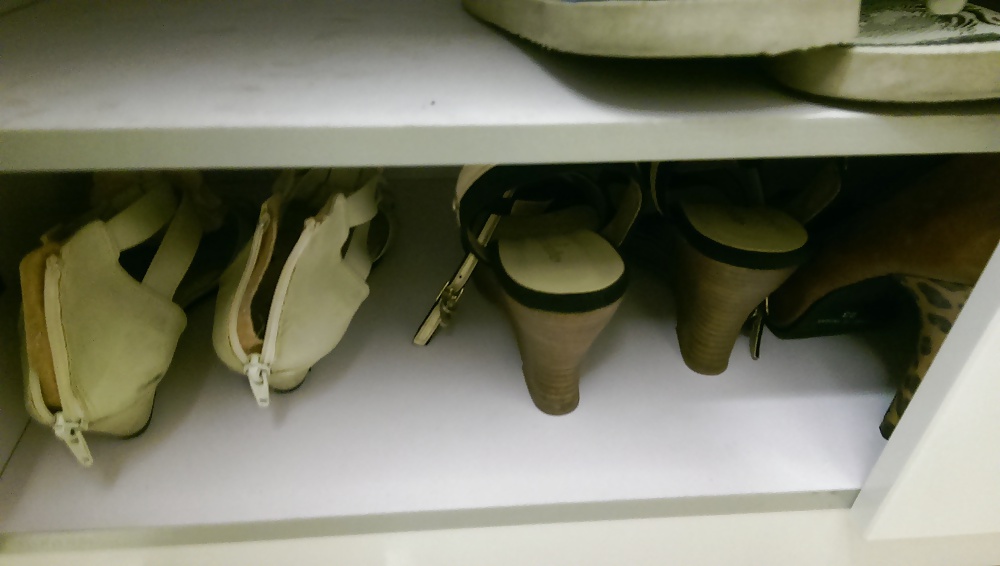 Neighbor's shoe cabinet  #40911233