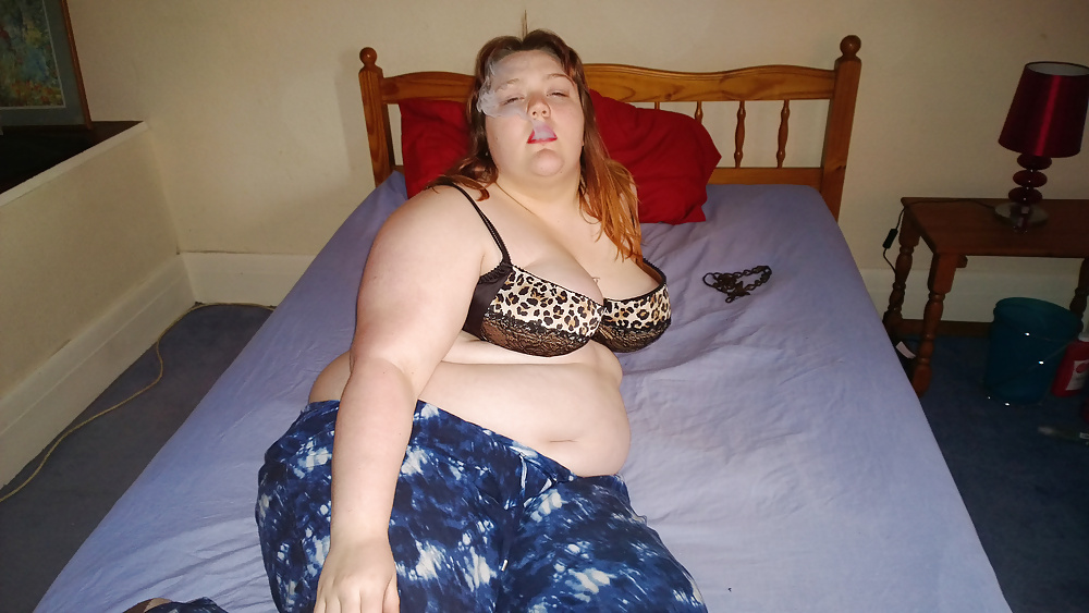Tim Tess 24 毛深い黒人女性, ベッド, オーガズムコントロールとタバコ
 #34601225