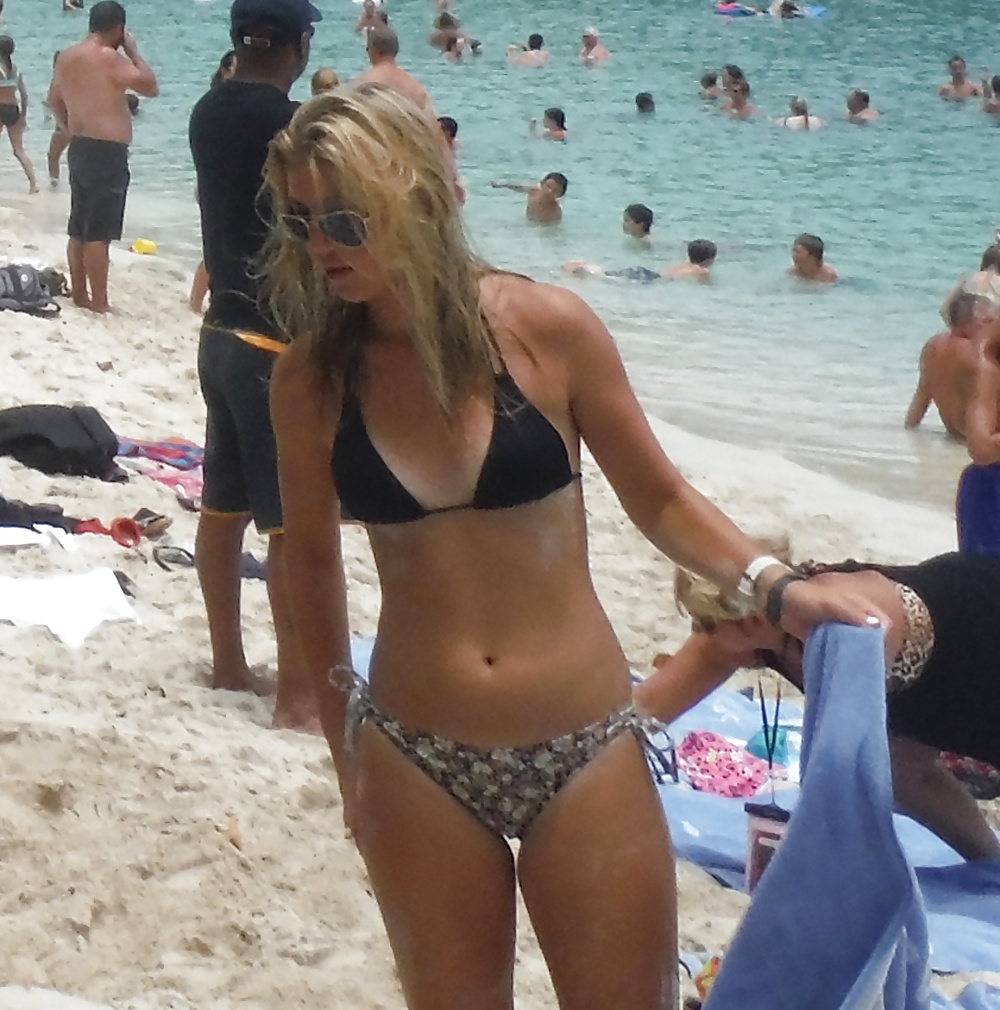 Jóvenes culo y culos en la playa bikini 
 #29074157