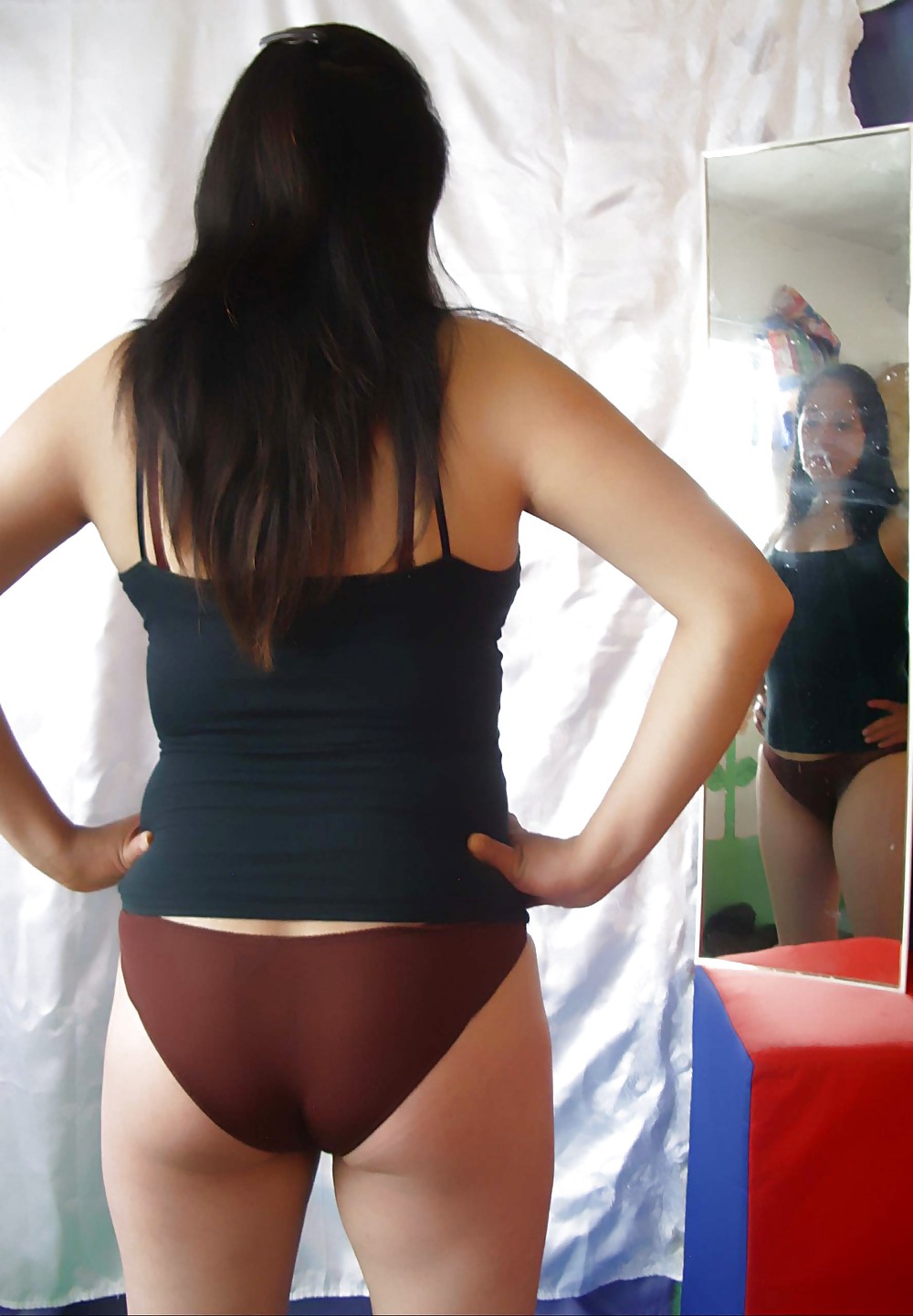 Amateur latina models her bra and panty #24599212