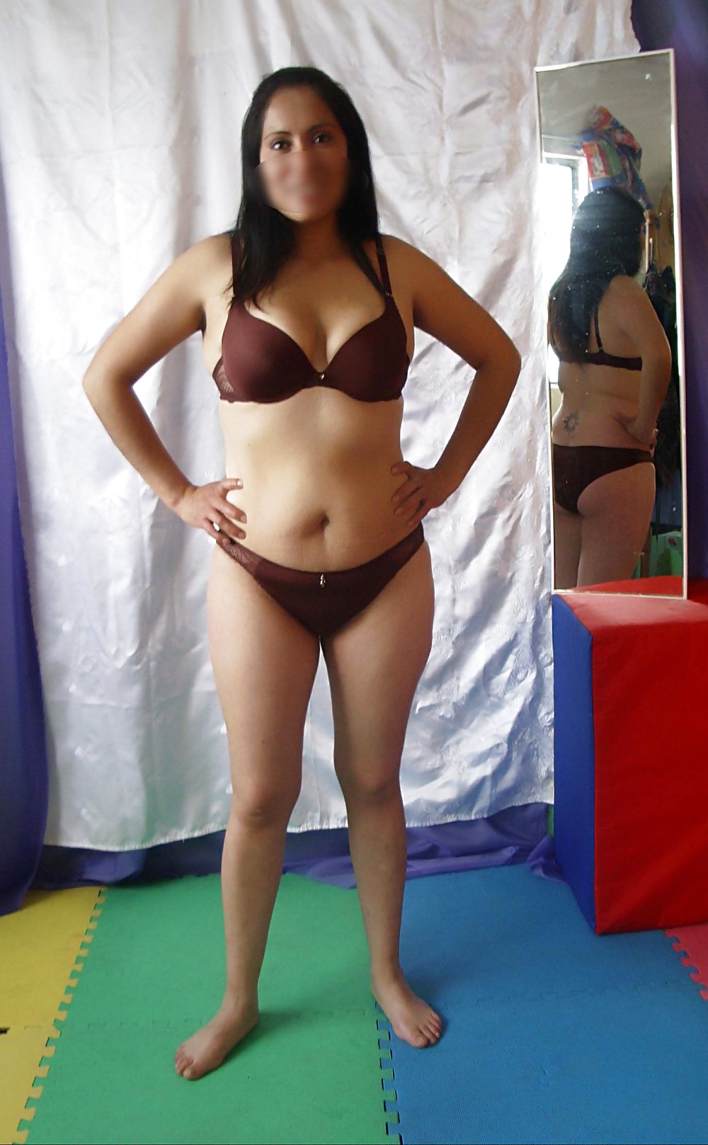 Amateur latina models her bra and panty #24599242
