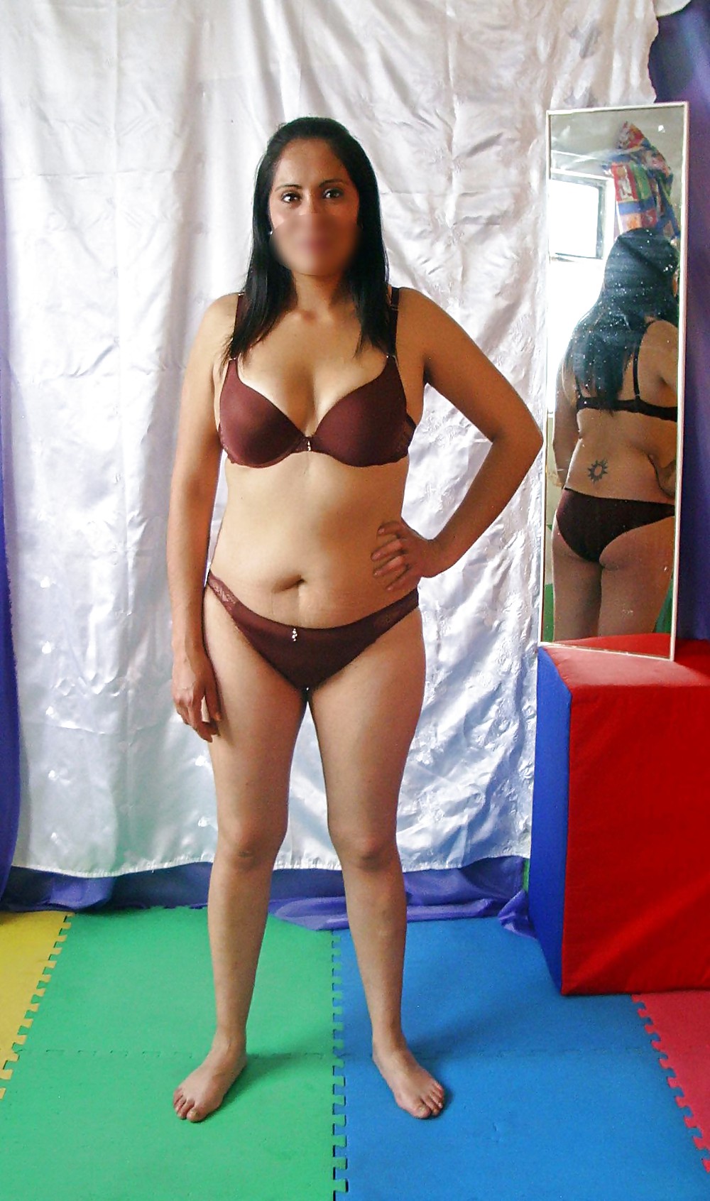 Amateur latina models her bra and panty #24599250