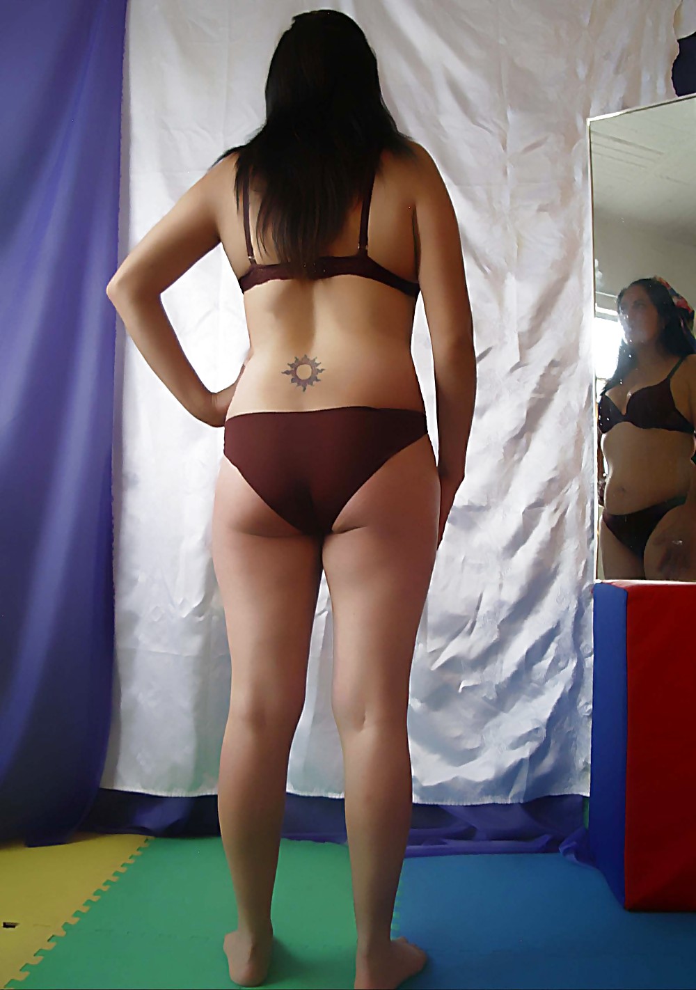 Amateur latina models her bra and panty #24599266