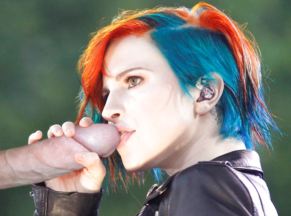 Hayley Williams Pipe #30090711