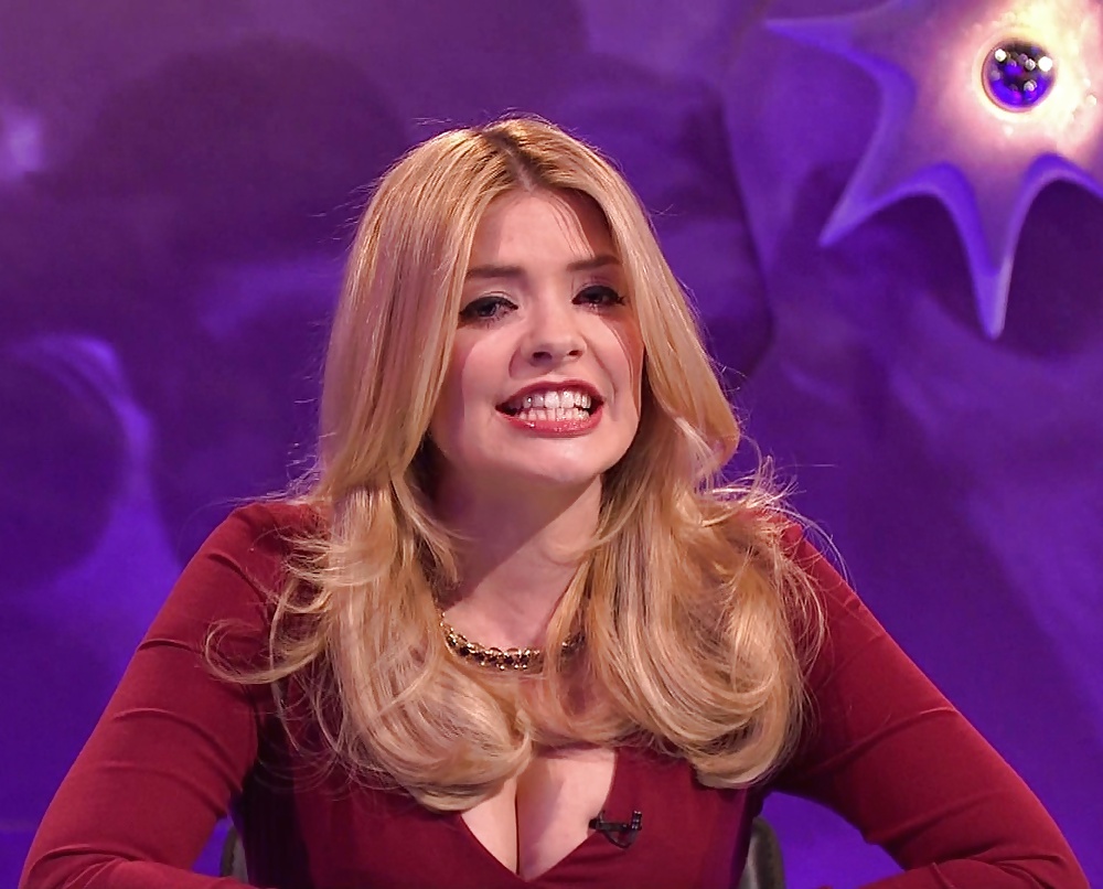 Holly Willoughby AMAZING Cleavage Pictures #26864799