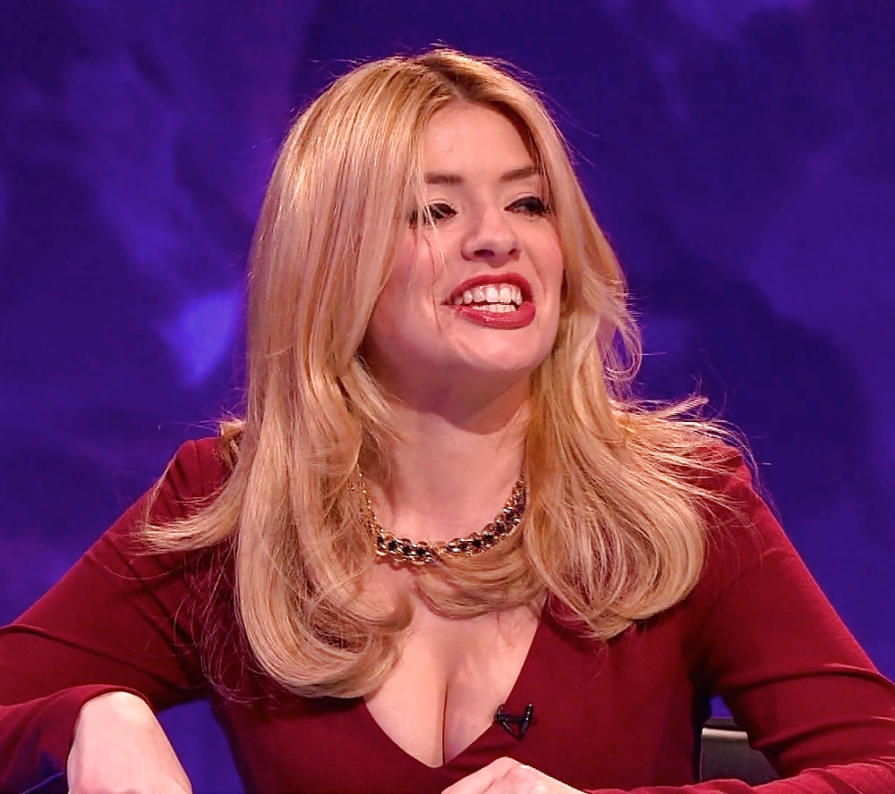 Holly Willoughby AMAZING Cleavage Pictures #26864807