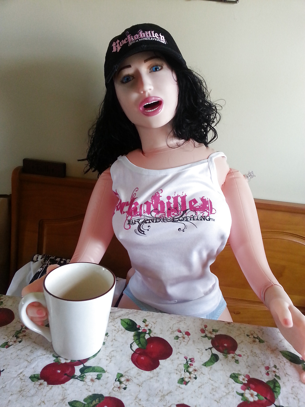 Tara tomando su café de la mañana
 #28661508