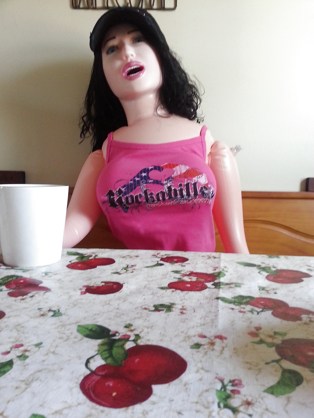 Tara tomando su café de la mañana
 #28661519