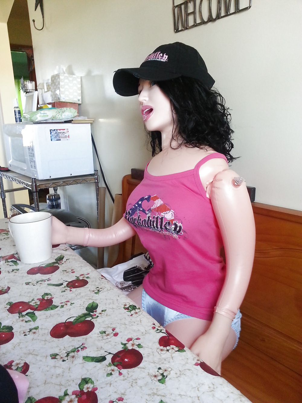 Tara tomando su café de la mañana
 #28661526