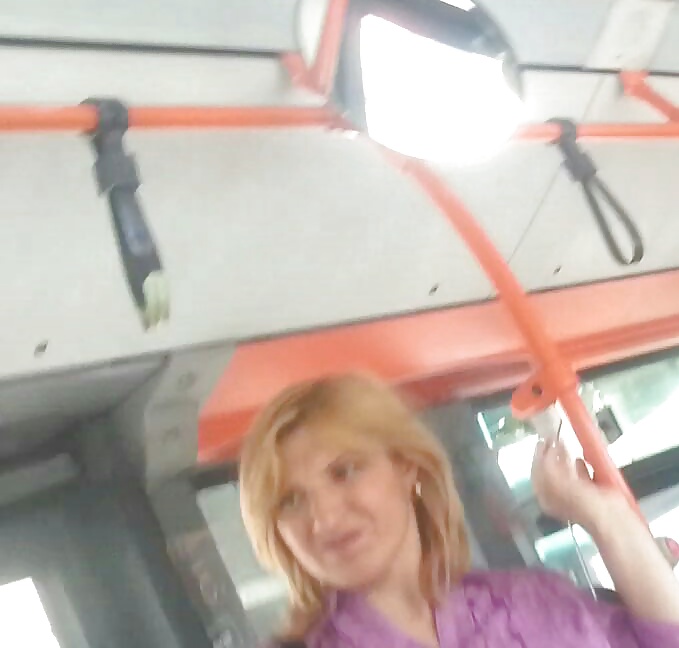 Espion Vieux + Jeunes Femmes Sexy En Bus Romanian #40132979