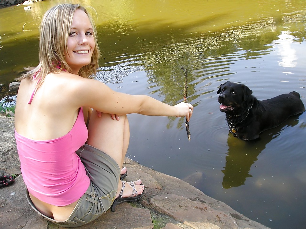 公衆の面前でのセクシーティーン
 #32909027