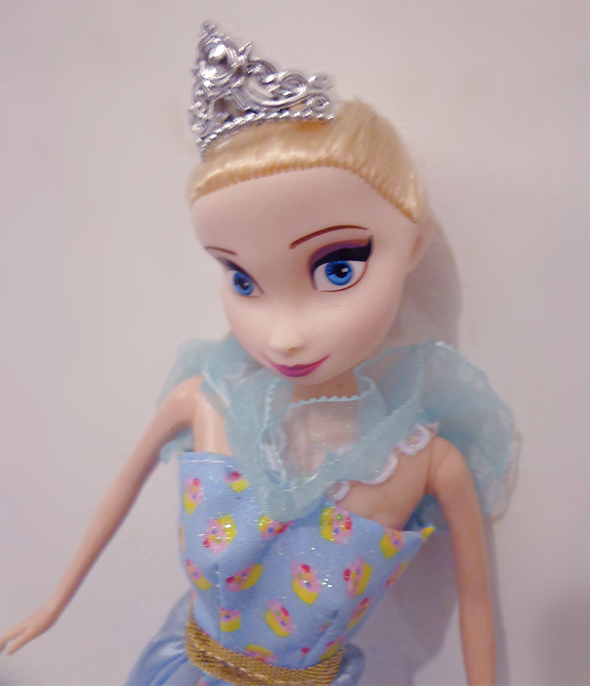 Frozen Doll #28362265