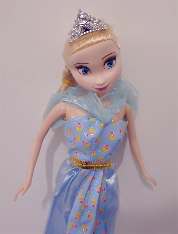 Frozen Doll #28362273