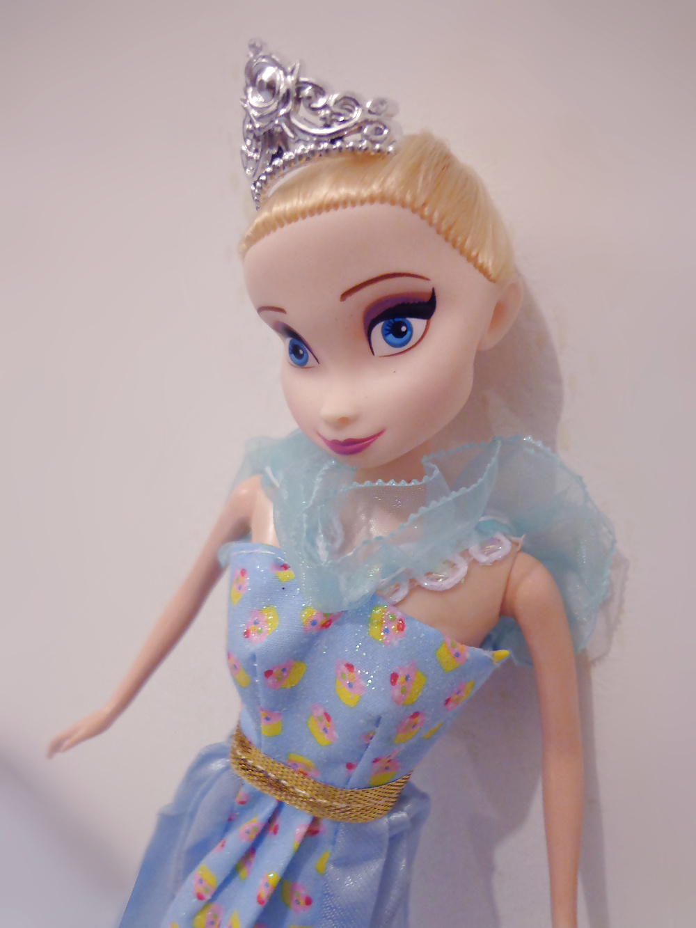 Frozen Doll #28362279