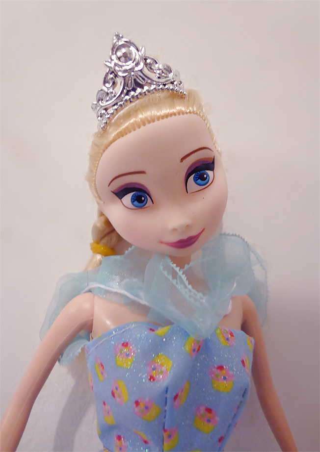Frozen Doll #28362301